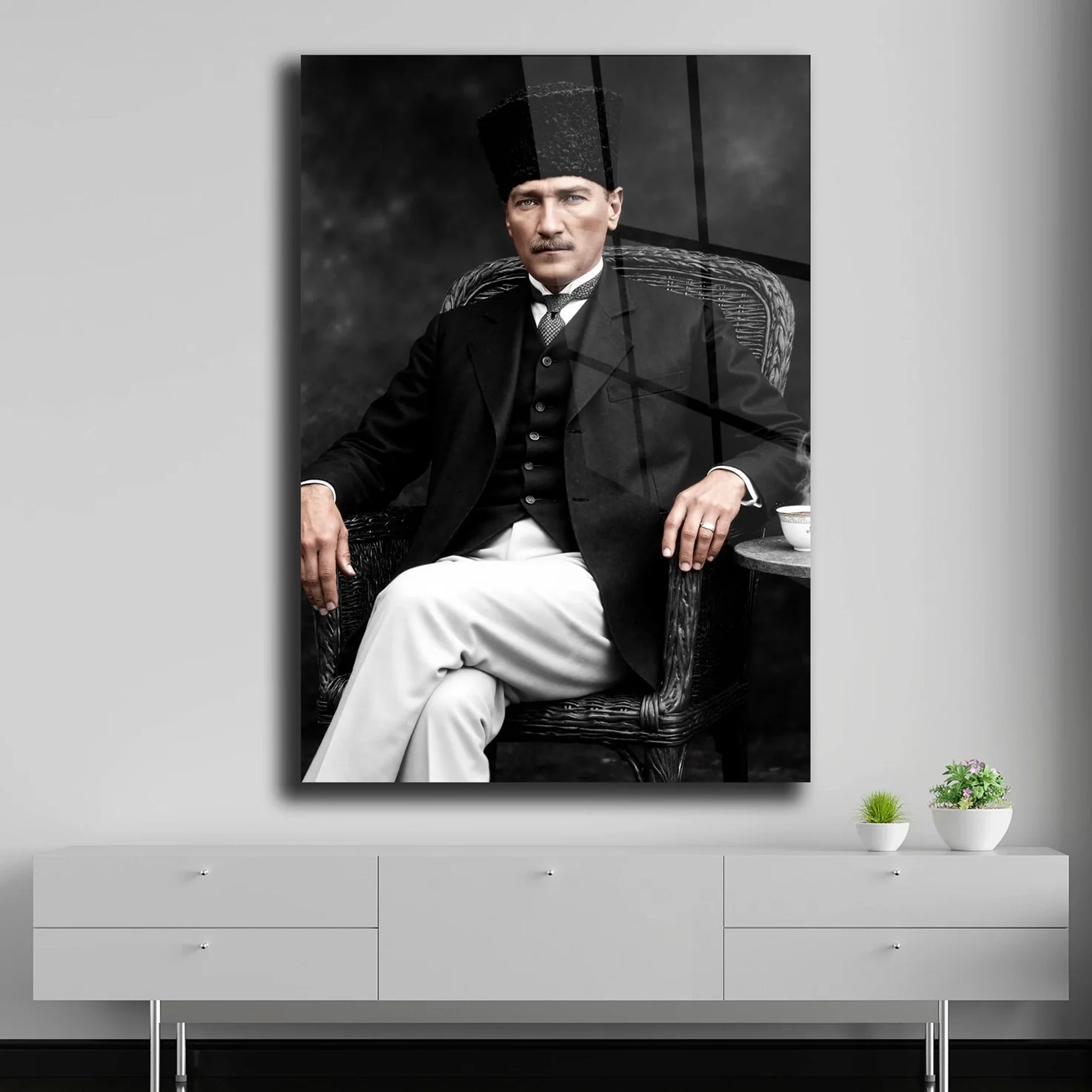 Şıklığın ve Liderliğin Simgesi Atatürk Cam Tablo