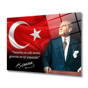 Vatanını En Çok Seven Görevini En İyi Yapandır yazılı Atatürk sözlü dekoratif cam tablo