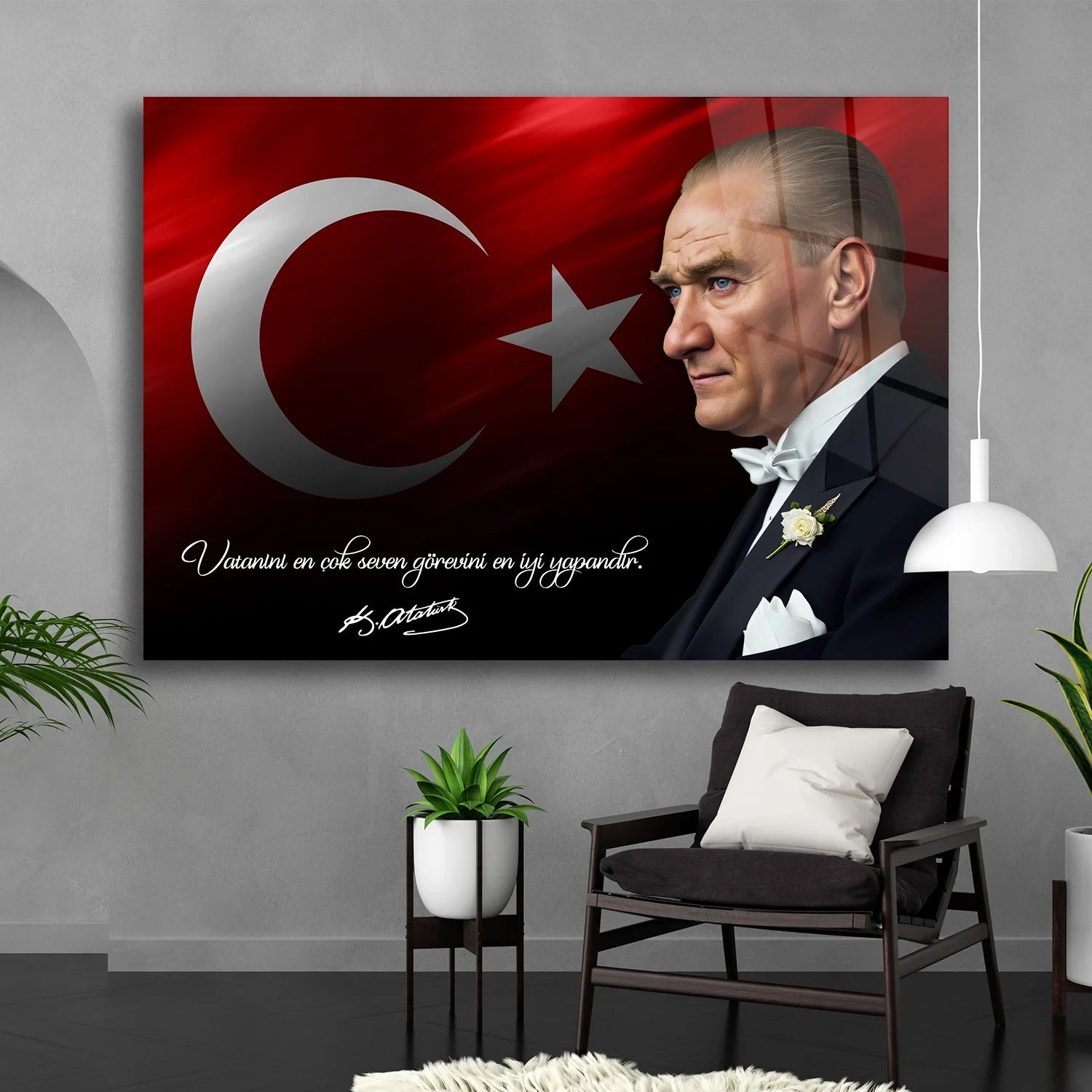 Vatanını En Çok Seven Görevini En İyi Yapandır yazılı cam tablo